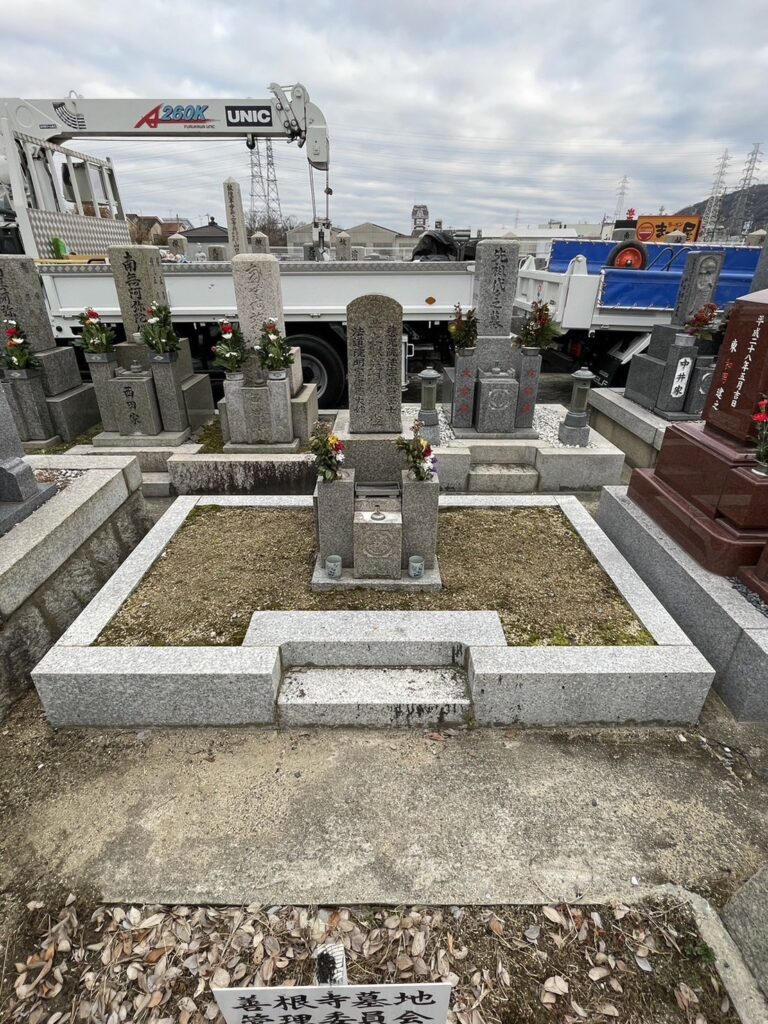 東大阪市の墓じまい施工事例｜善根寺町墓地（2025年9月） 施工前
